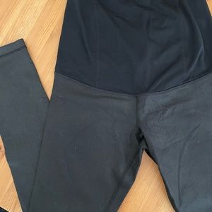 Ingrid & Isabel faux leather maternity leggings SMALL